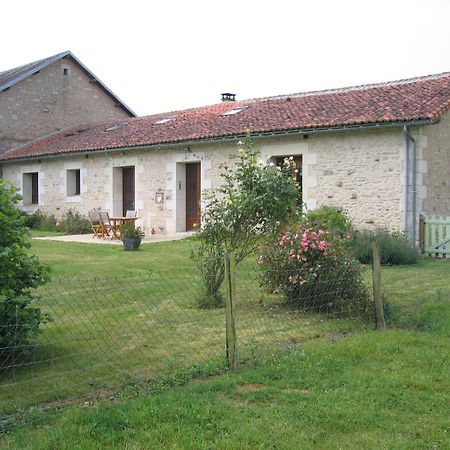La Fermette Aux Lamas Savigny-Levescault Exterior photo